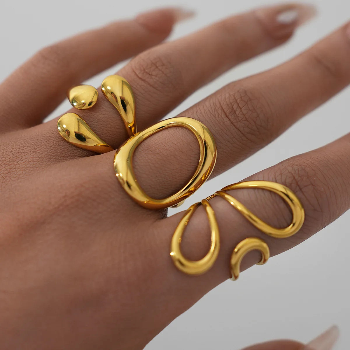 The Muse Fluid Gold Ring