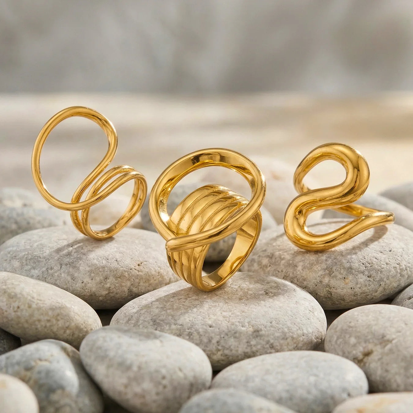 The Muse Eternal Curve Ring