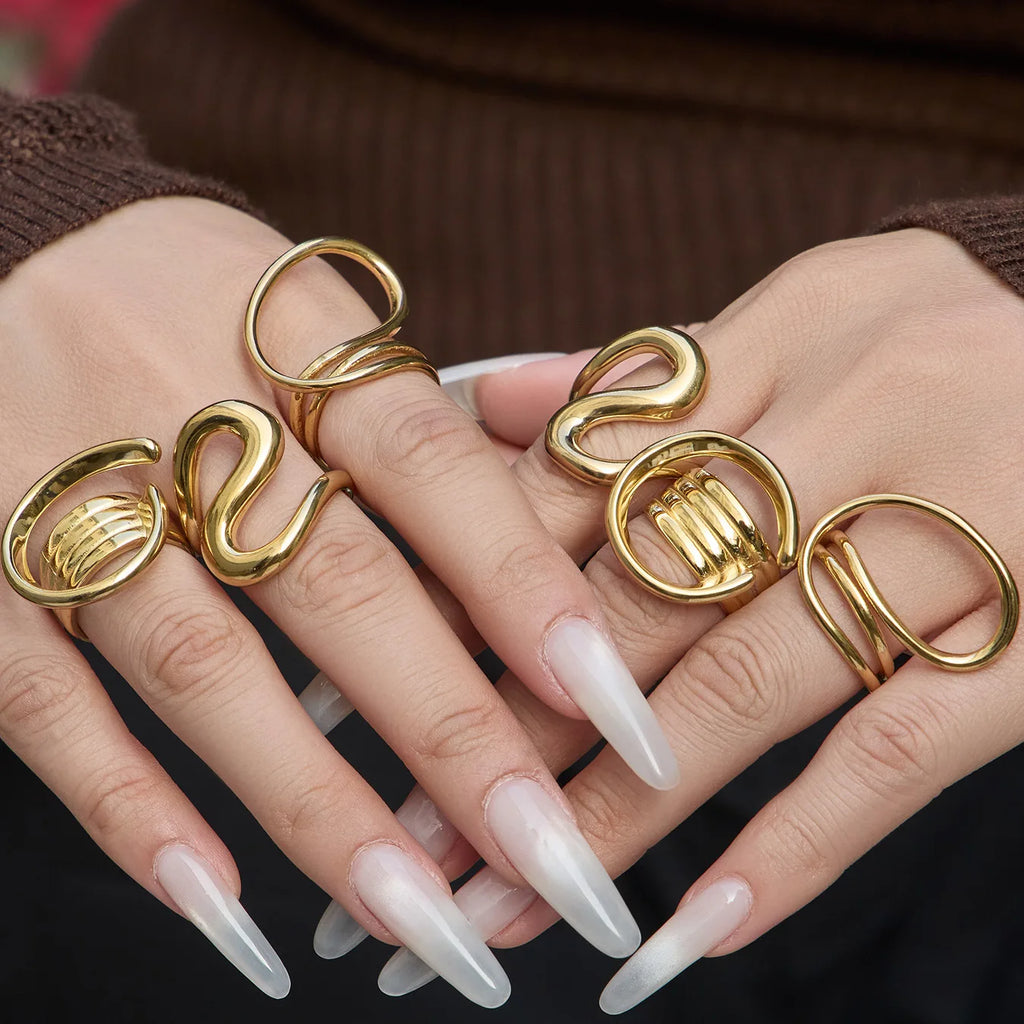 The Muse Eternal Curve Ring