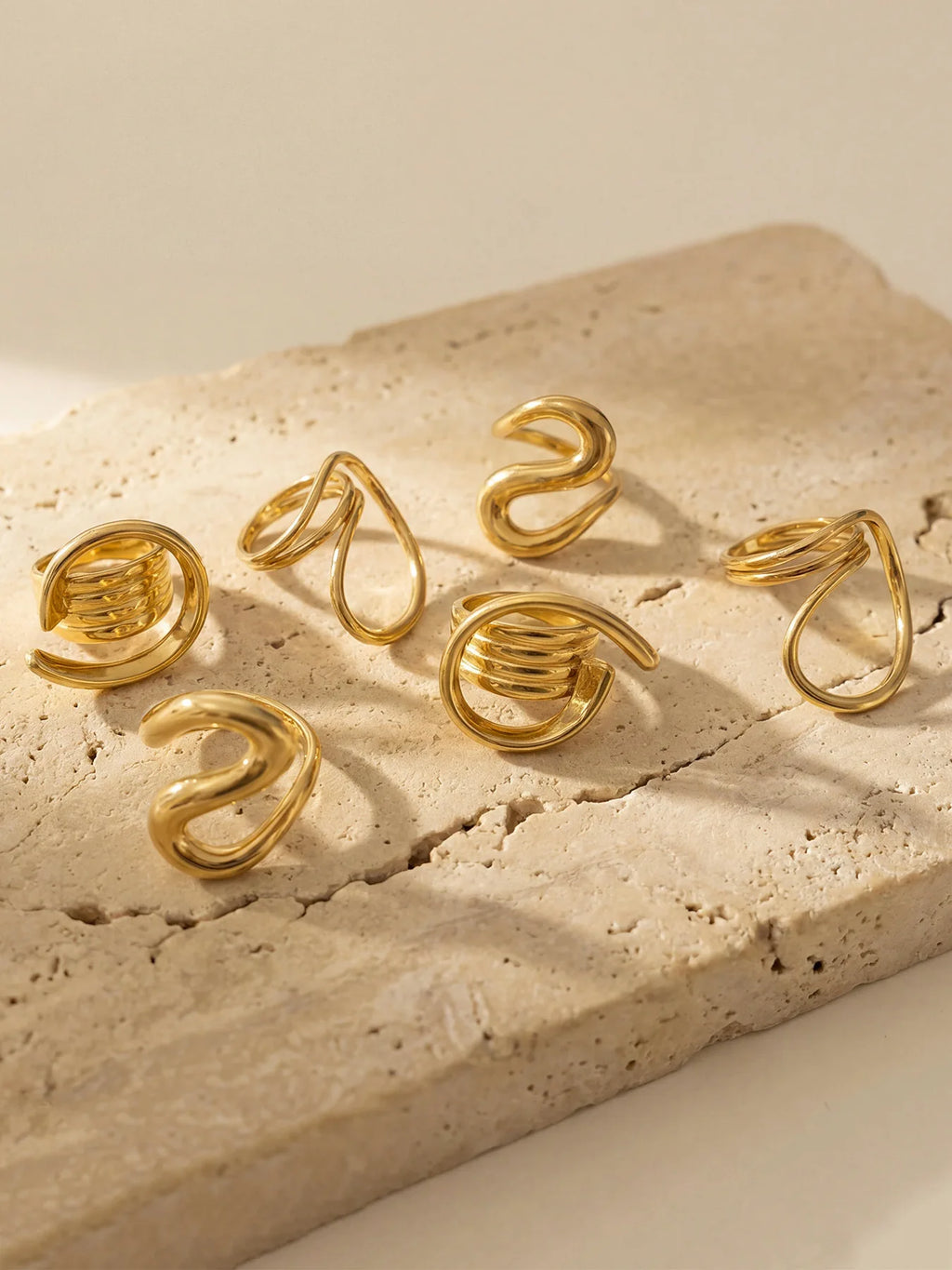 The Muse Eternal Curve Ring