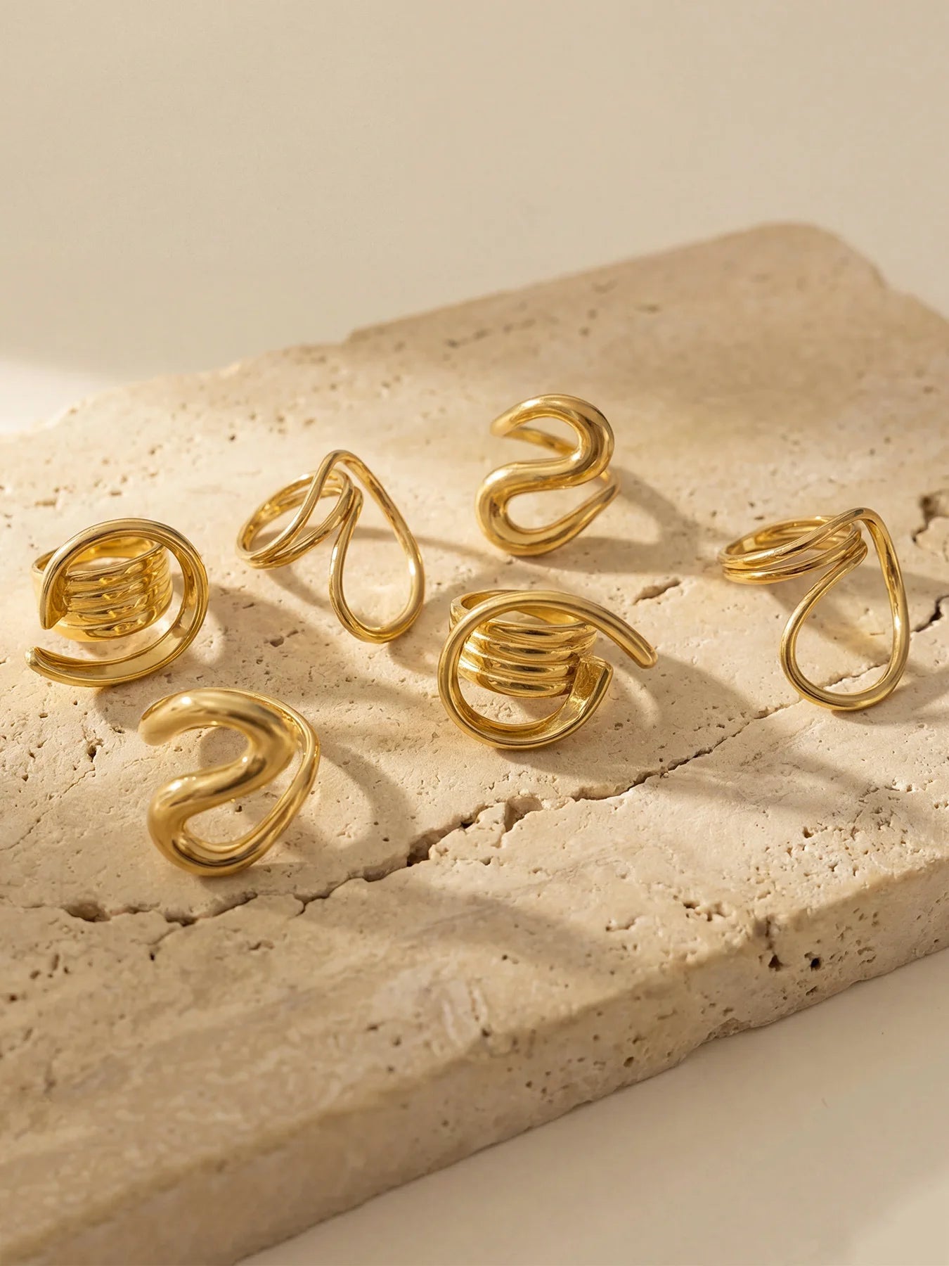 The Muse Eternal Curve Ring