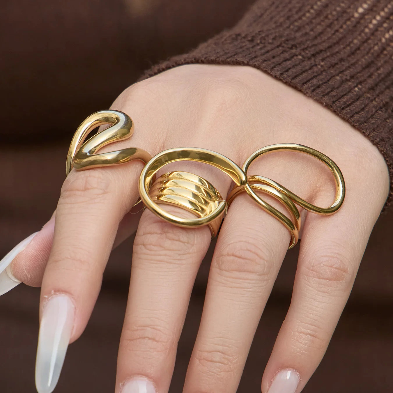 The Muse Eternal Curve Ring