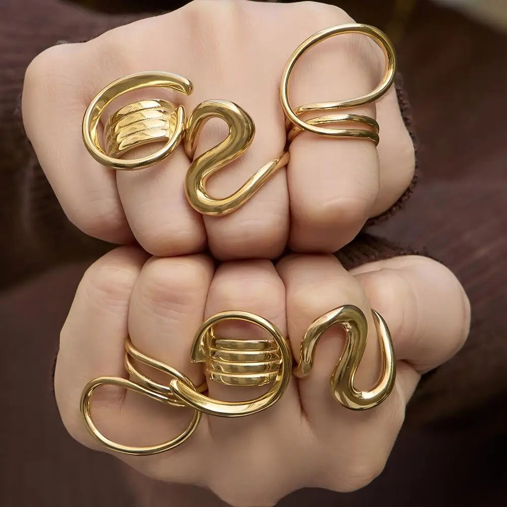The Muse Eternal Curve Ring