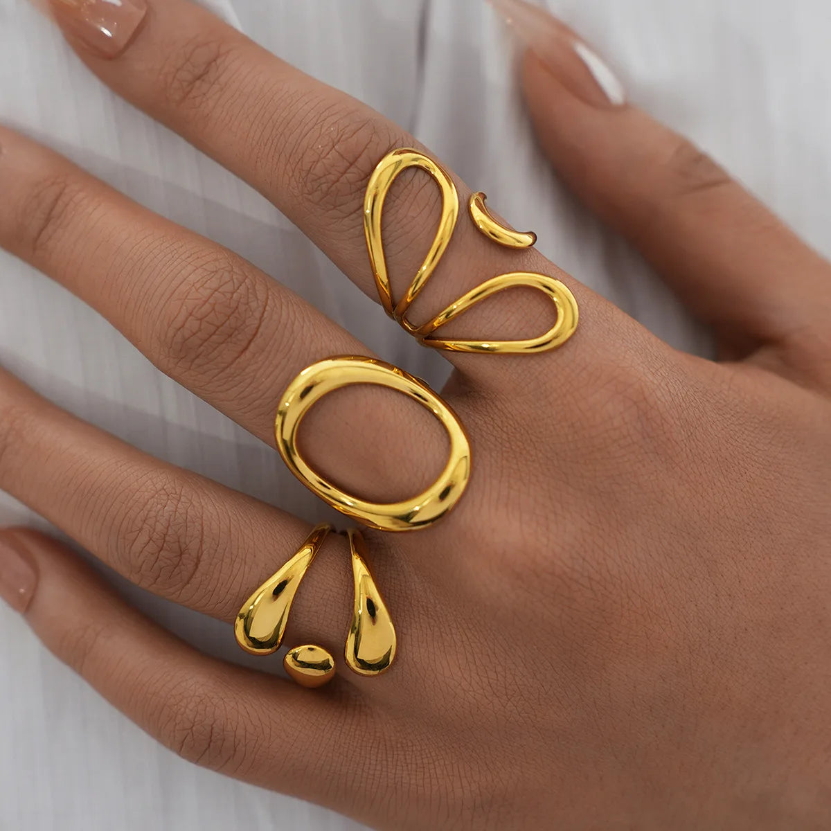 The Muse Fluid Gold Ring