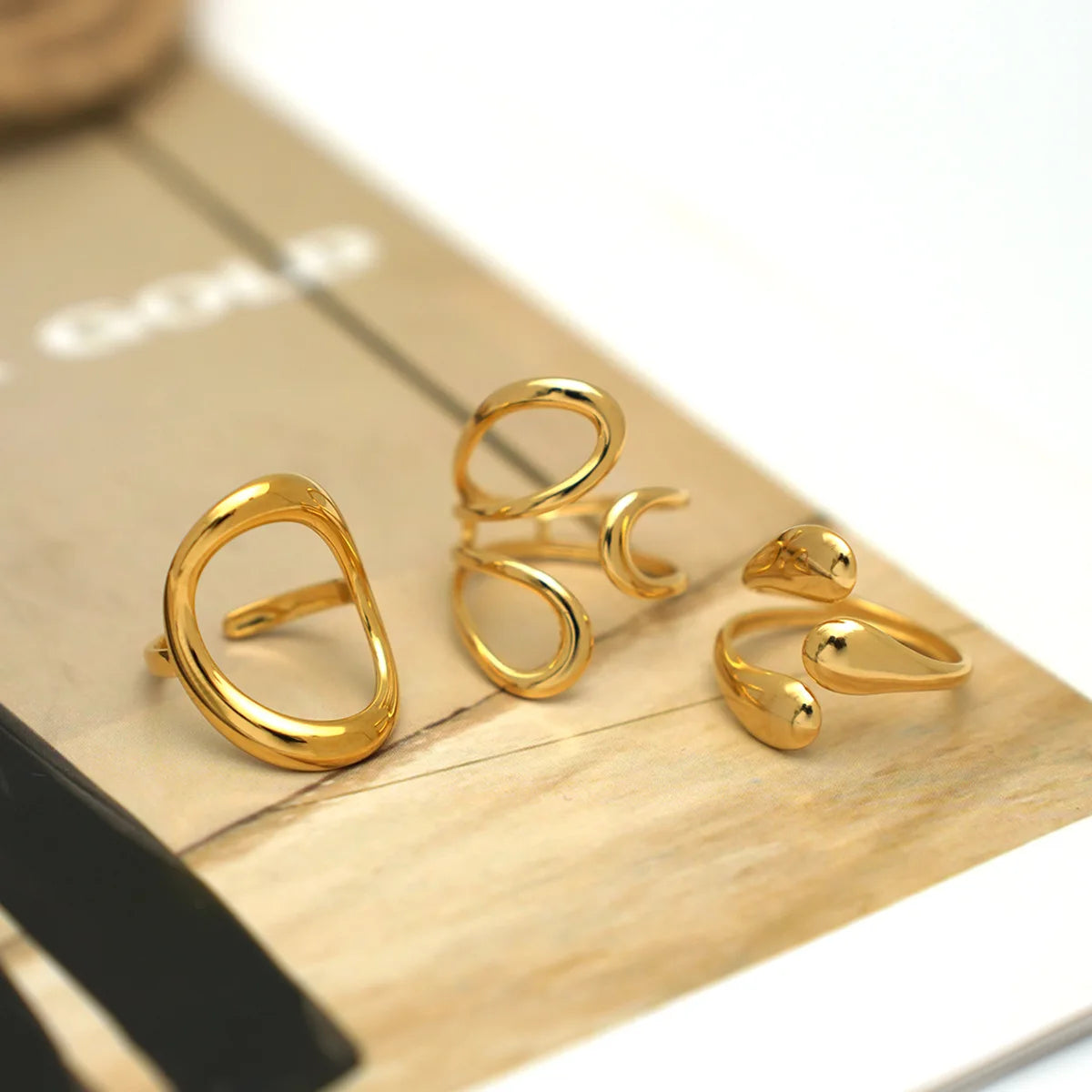 The Muse Fluid Gold Ring