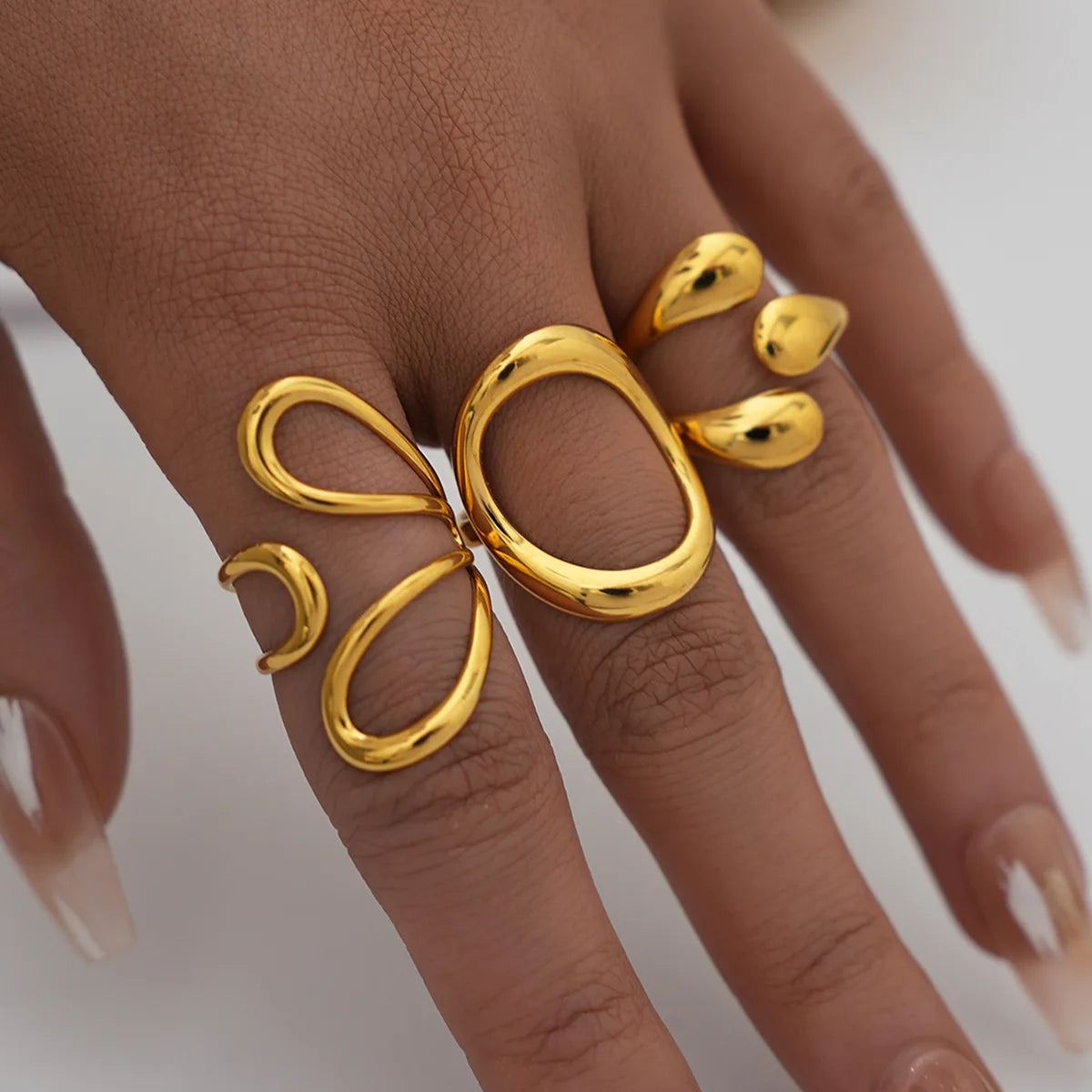 The Muse Fluid Gold Ring