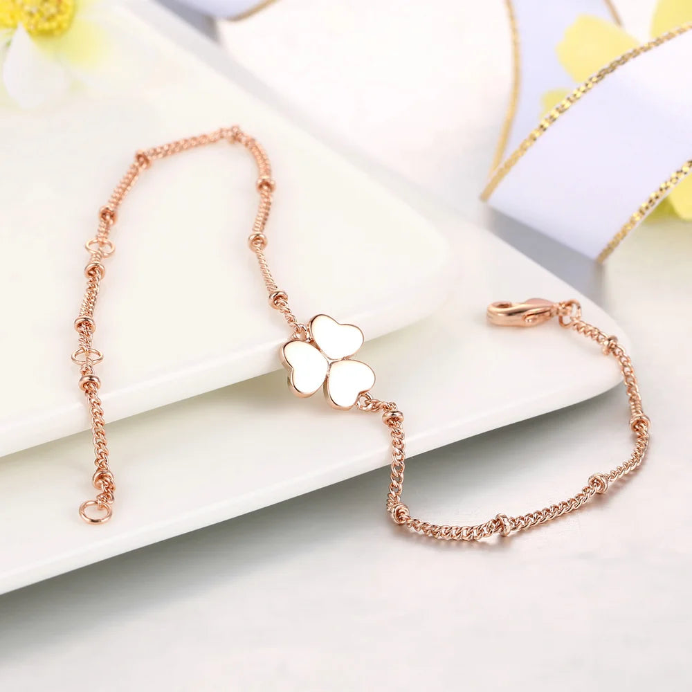 Petite Clover Strand