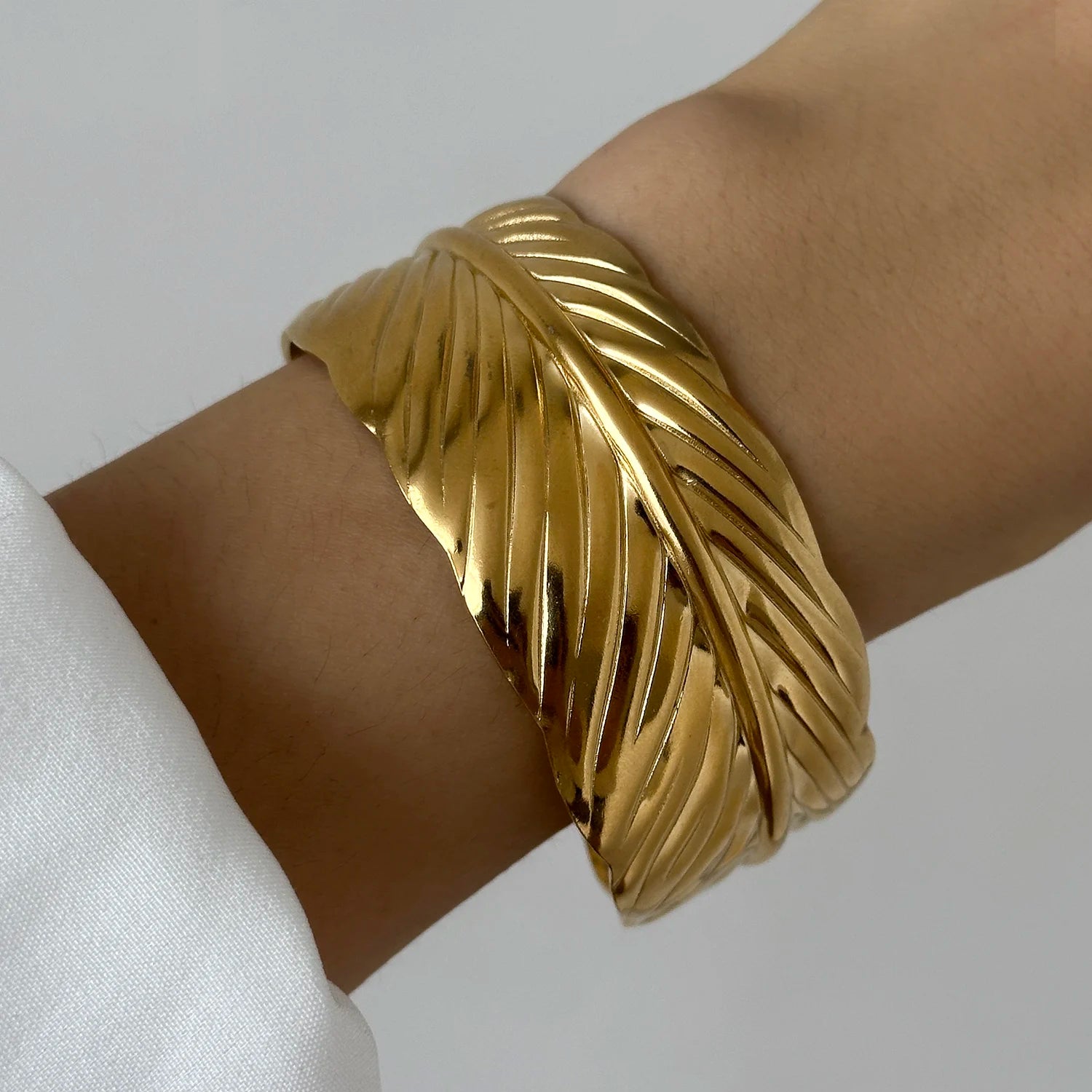 Majestic Laurel Statement Bangle