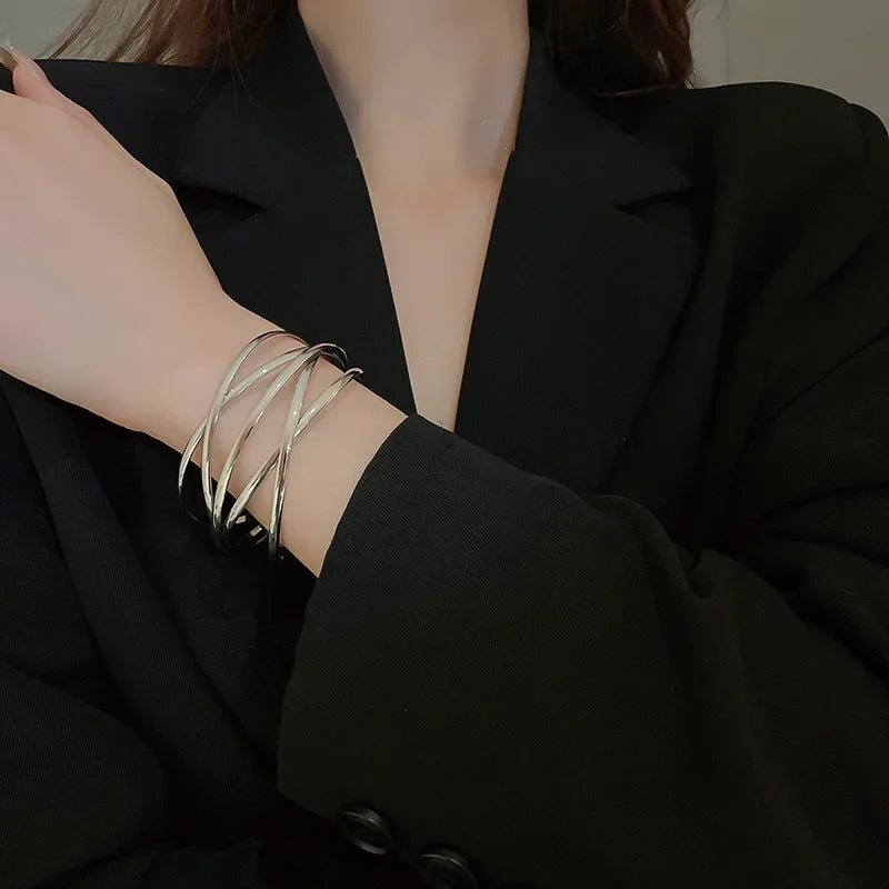 Women's Intertwined Wire Cuff Bracelet – Minimalist Open Bangle.