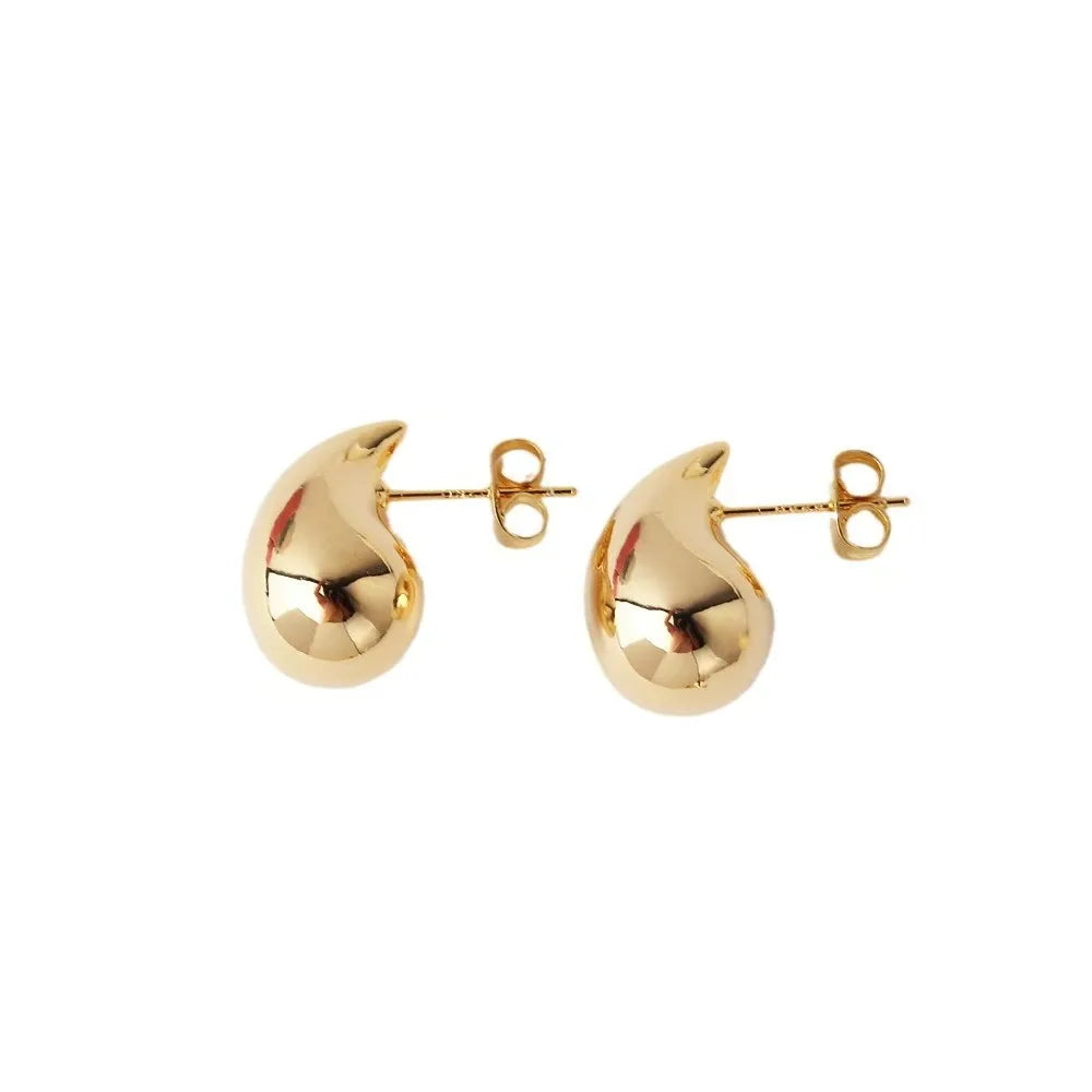 Golden teardrop-shaped earrings with a minimalist