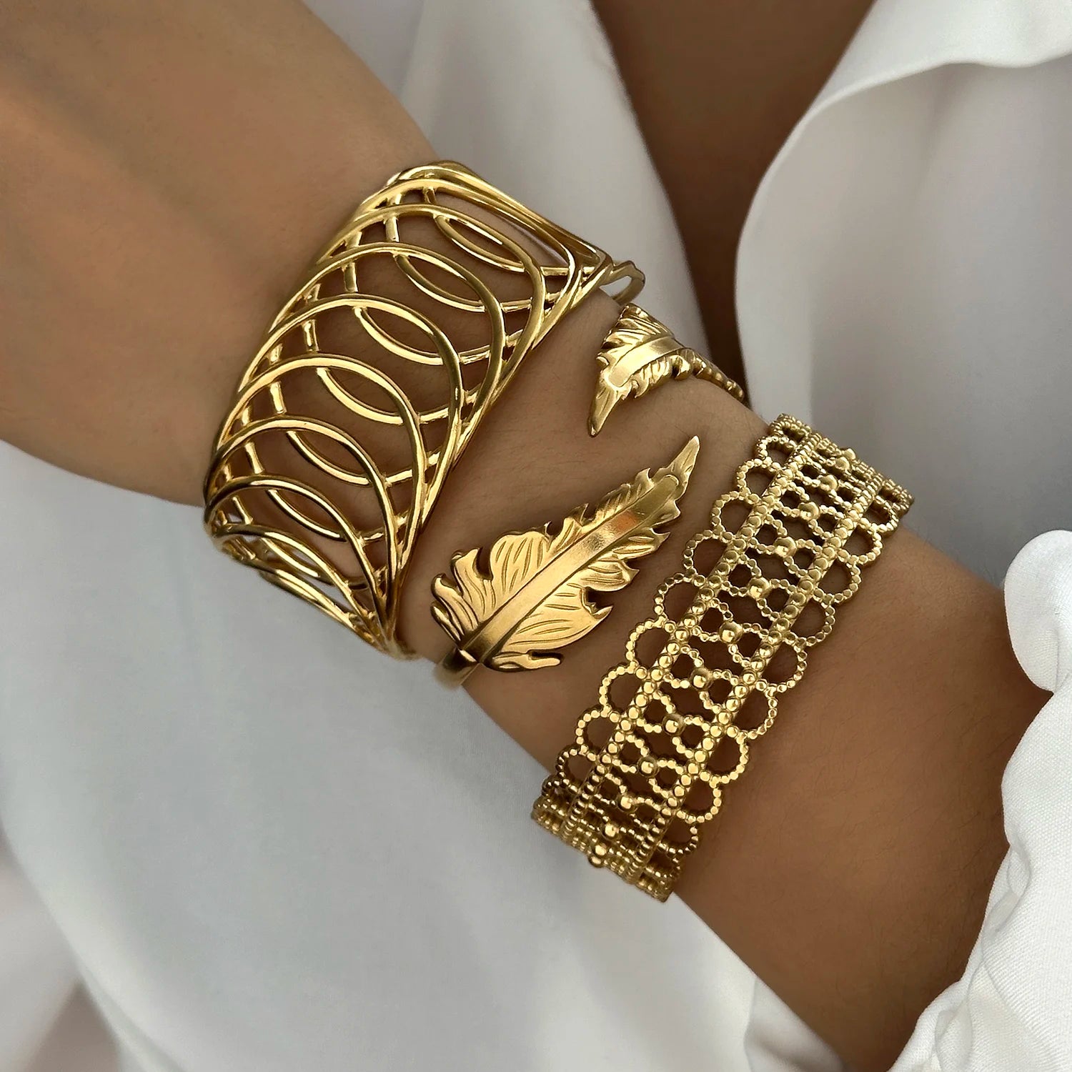 Majestic Laurel Statement Bangle