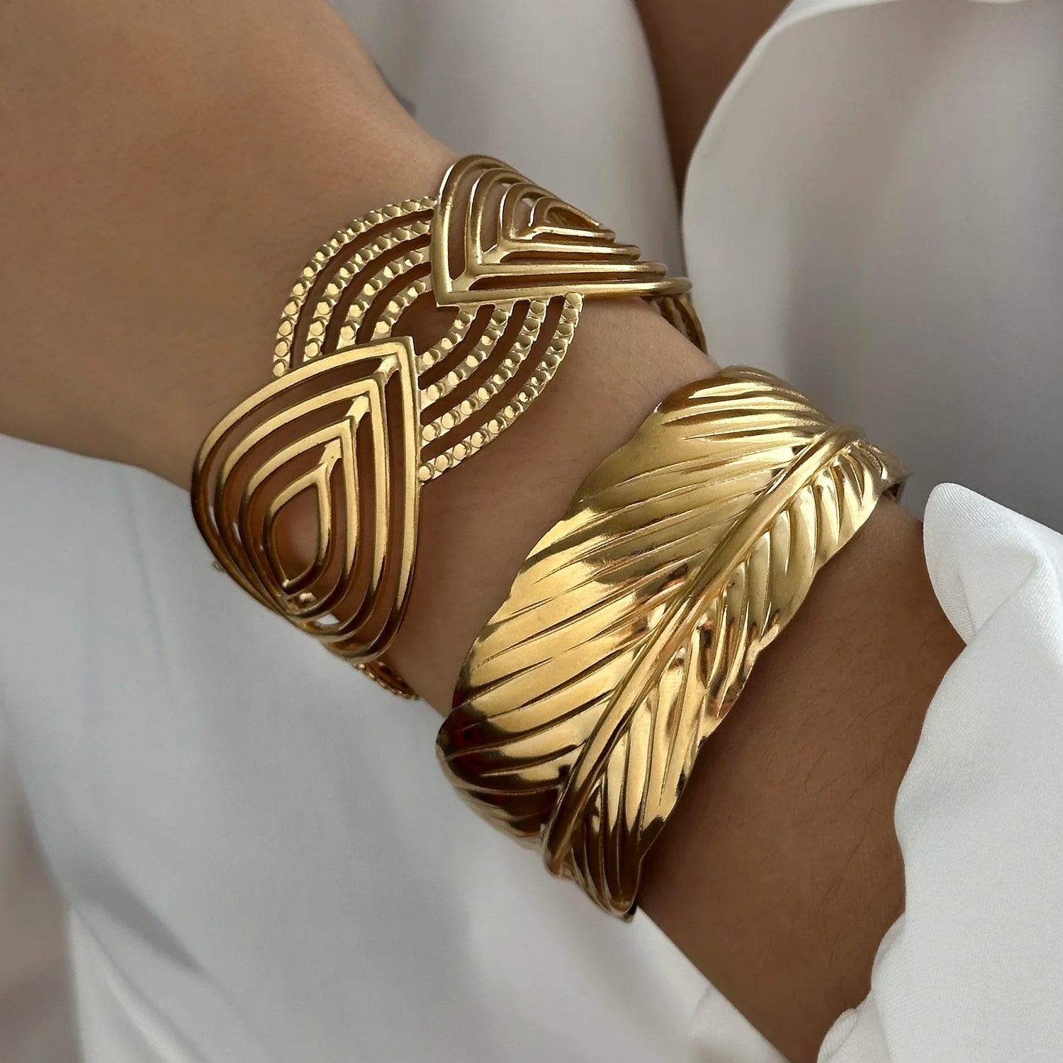 Majestic Laurel Statement Bangle