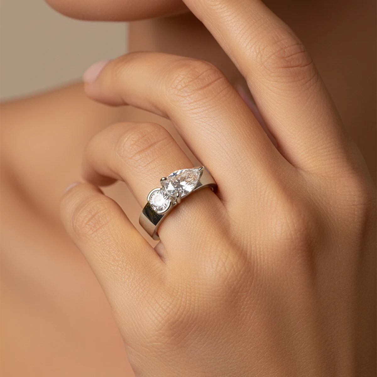 925 Sterling Silver Sparkling Water Drop Interweaving Dazzling Clear Pear CZ Finger Rings