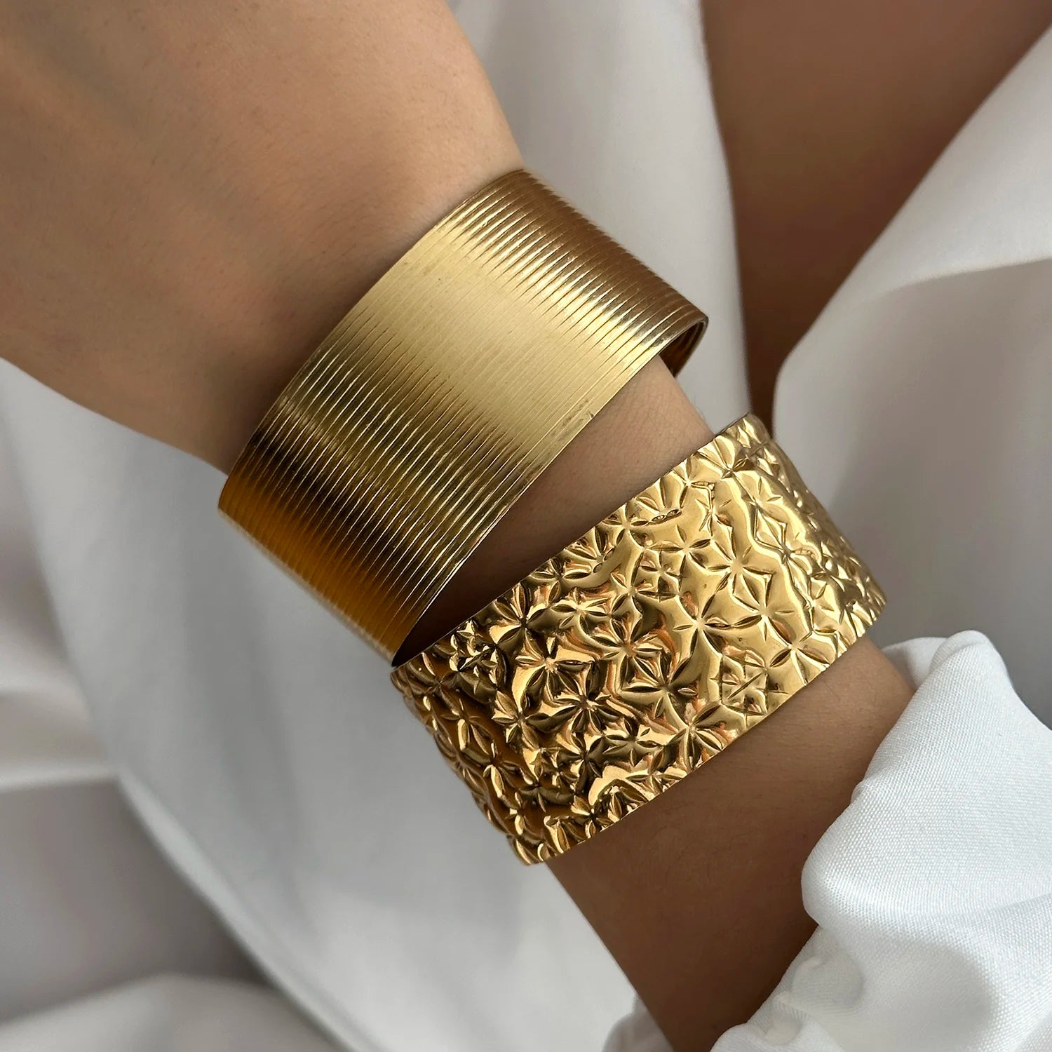 Majestic Laurel Statement Bangle