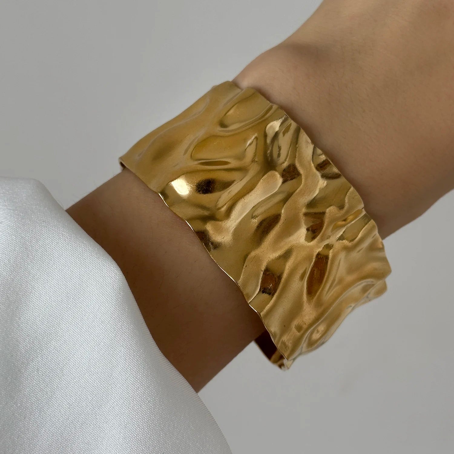 Majestic Laurel Statement Bangle