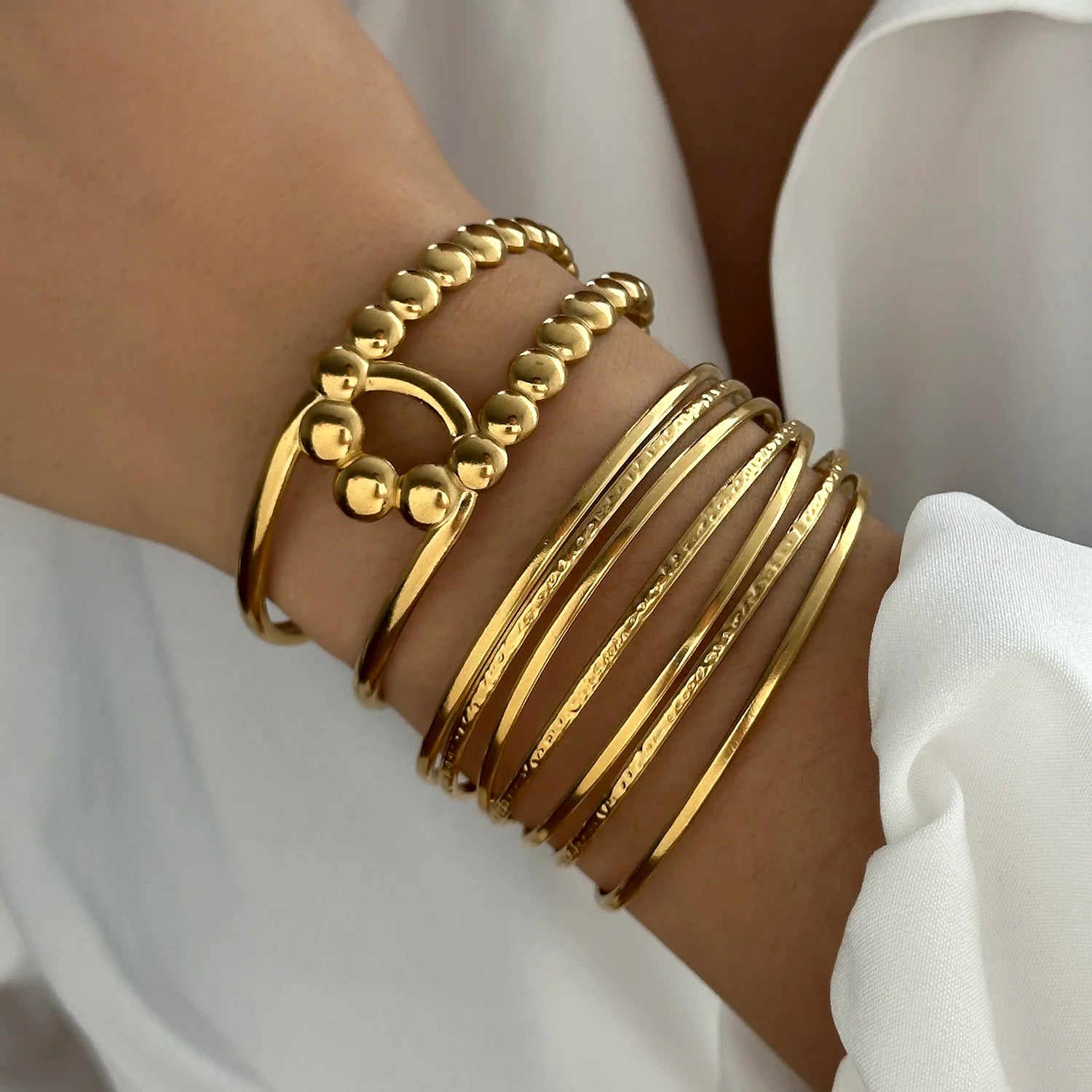 Majestic Laurel Statement Bangle