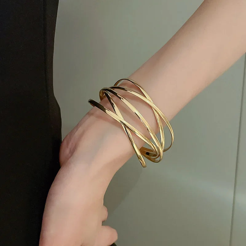 Women's Intertwined Wire Cuff Bracelet – Minimalist Open Bangle.