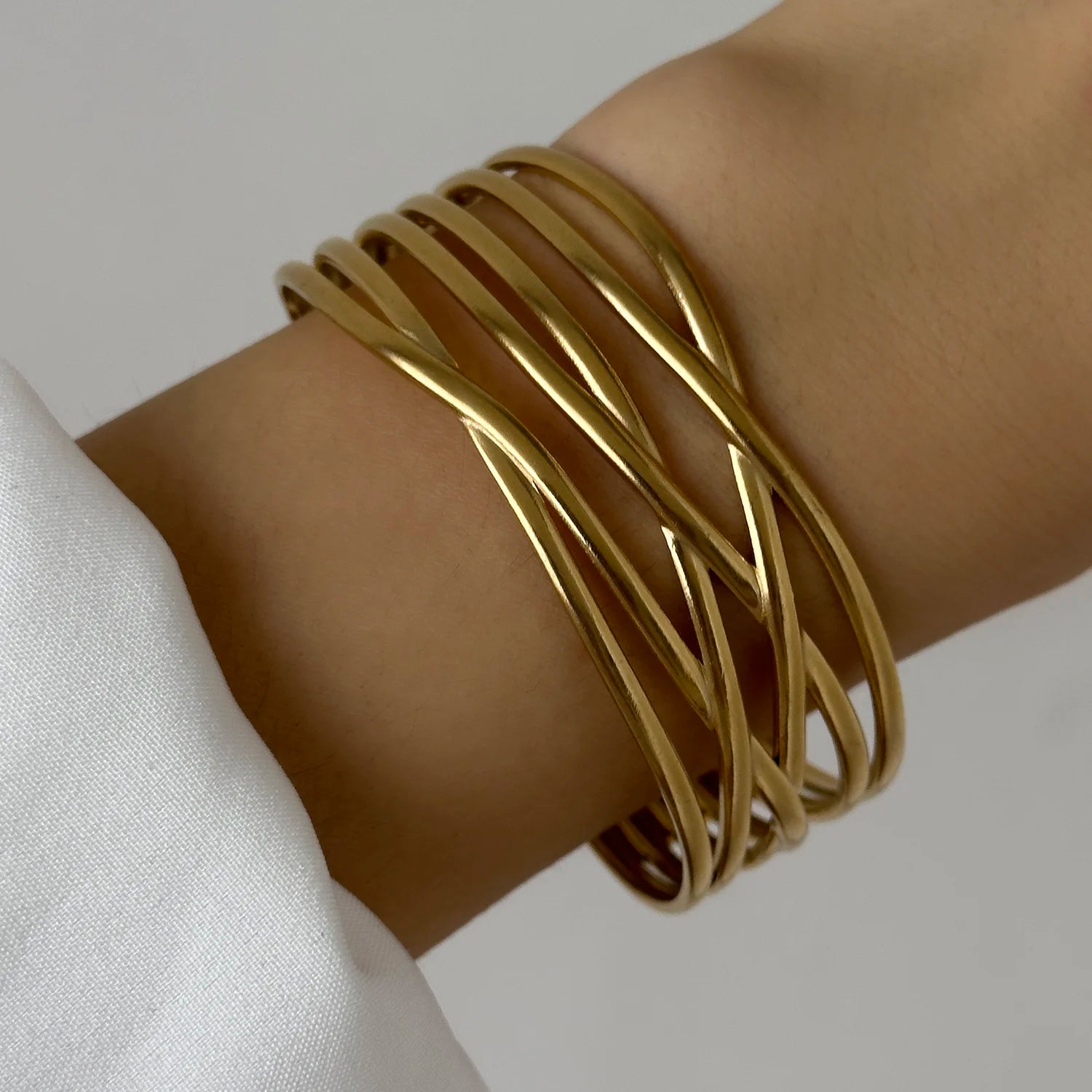 Majestic Laurel Statement Bangle