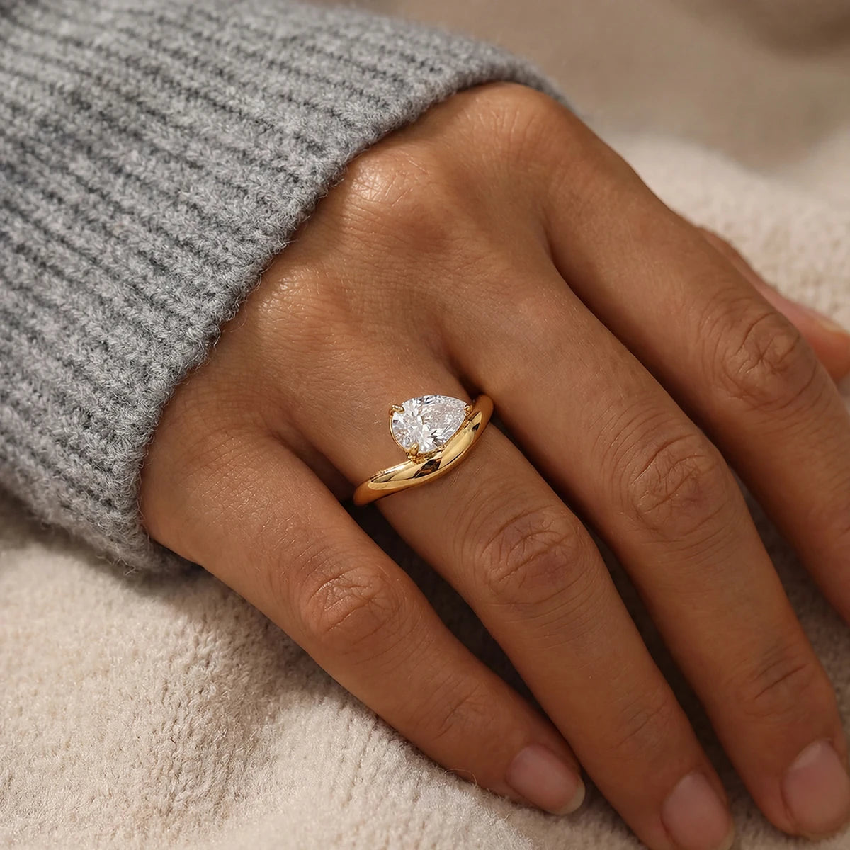 925 Sterling Silver Sparkling Water Drop Interweaving Dazzling Clear Pear CZ Finger Rings