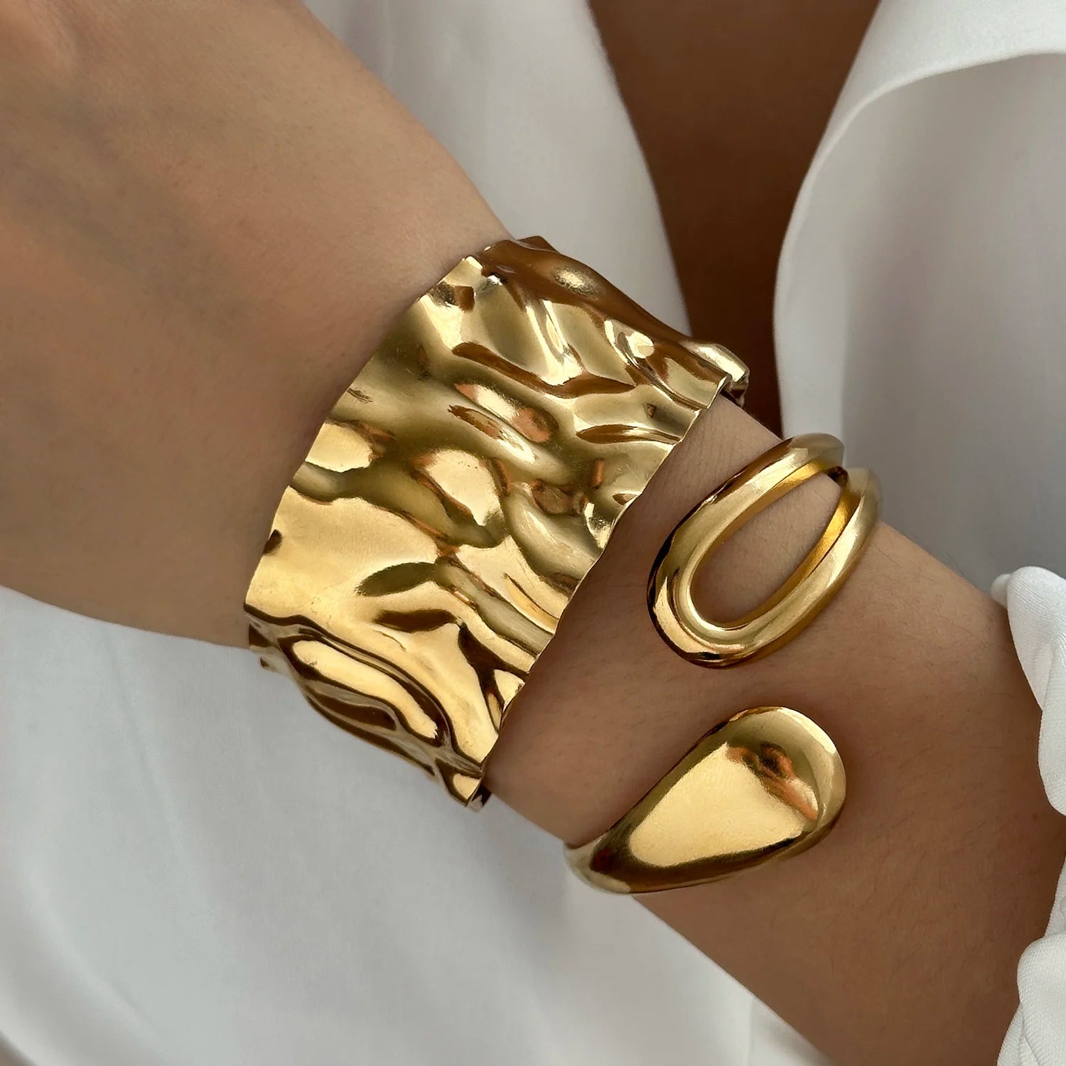 Majestic Laurel Statement Bangle