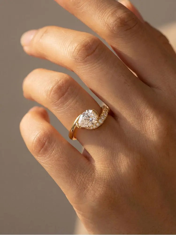 925 Sterling Silver Sparkling Water Drop Interweaving Dazzling Clear Pear CZ Finger Rings